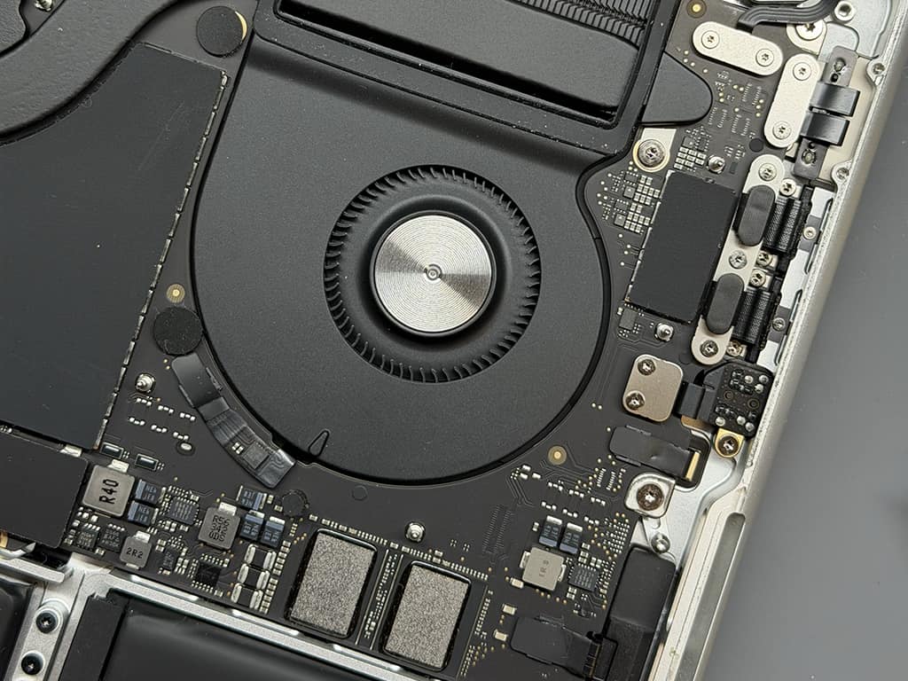 čištění macbooku praha 5 - 2